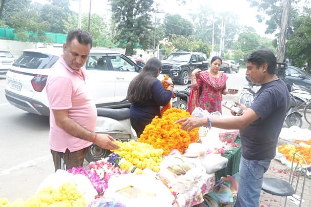 Five quintals of flowers sold on Janmashtami