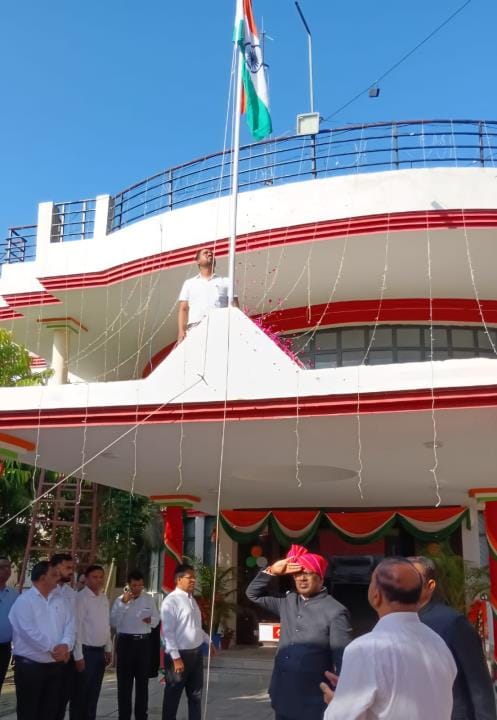 Independence Day: The slogans of Mother India echoed with the flag hoisting.