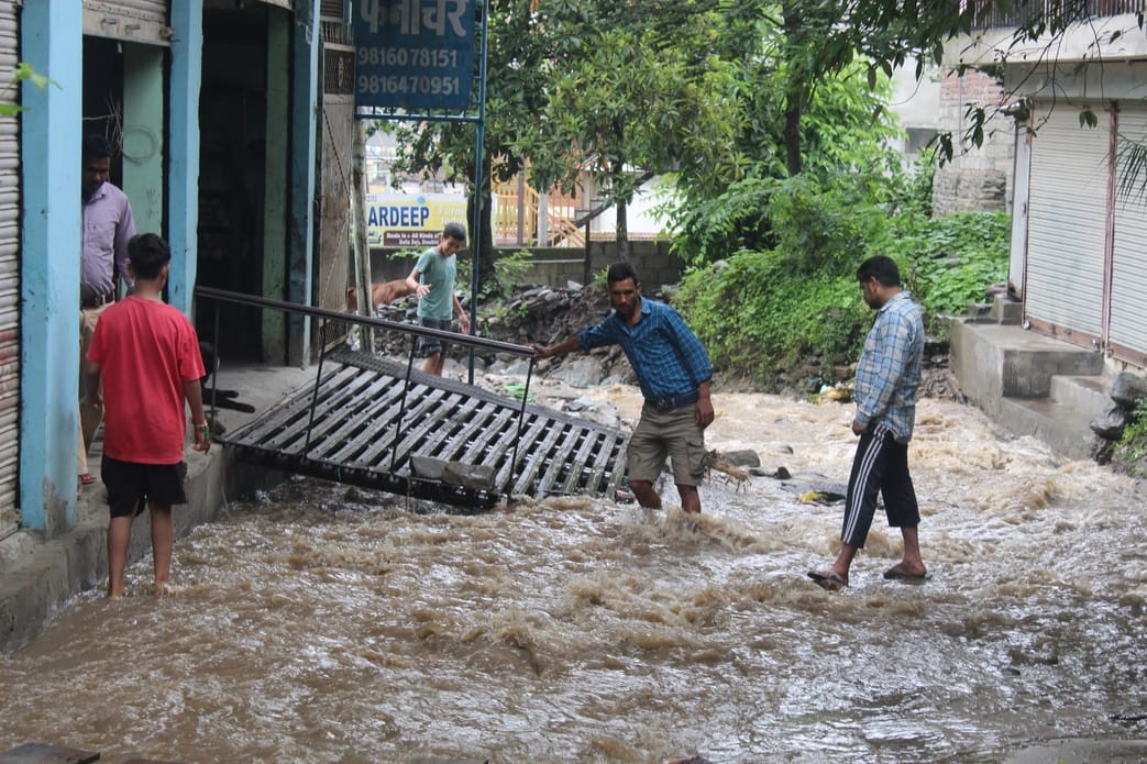 Three vehicles and four pulleys got submerged in flood in drains, four cattle died after getting buried in a cowshed