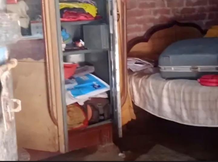 The family slept after celebrating Kanha's birthday, thieves ransacked the house