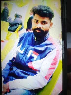 A laborer sleeping at home was murdered by slitting his throat with a knife, his body was found on the bed