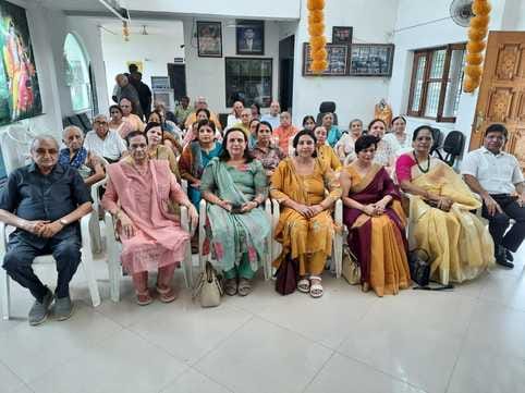 Female doctor met elders in ashram