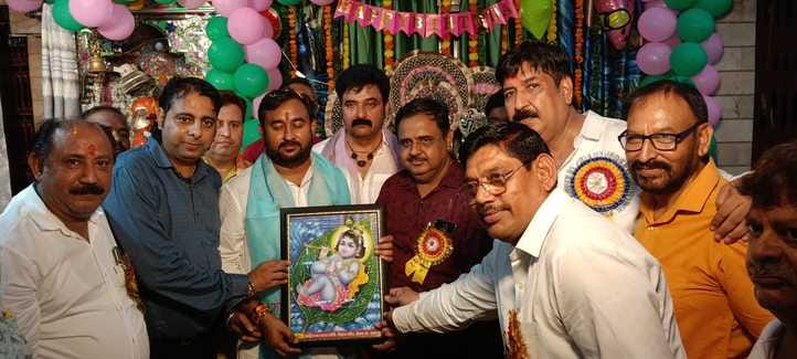 The district was immersed in the devotion of Shri Krishna, the tableaus of Radha-Krishna captivated the mind