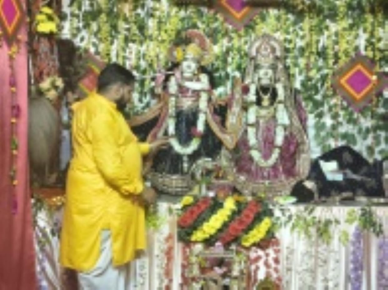 Nand Ghar Anand Bhayo Jai Kanhaiya Lal...