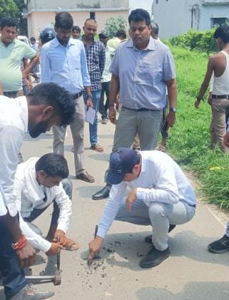 Siddharthnagar News : DM got the roads dug up and checked their quality