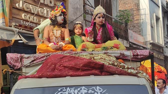 पुंछ में श्री कृष्ण जन्माष्टी की शोभायात्रा में भगवान की झांकी