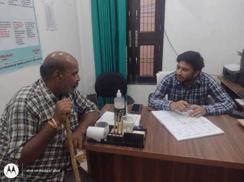 Crowd of ringworm and itching patients gathered in health fair