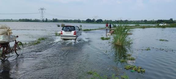 More than 2500 families are stranded, 977 hectares of crops are submerged