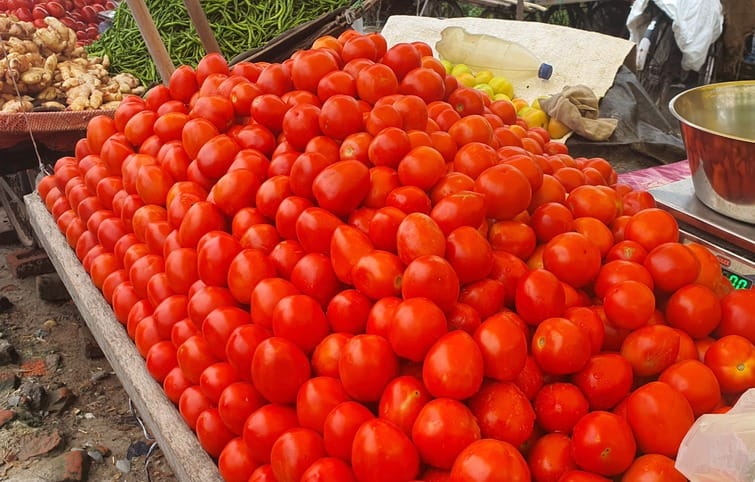 Tomatoes and potatoes become more expensive as wedding season begins Dehradun Uttarakhand news