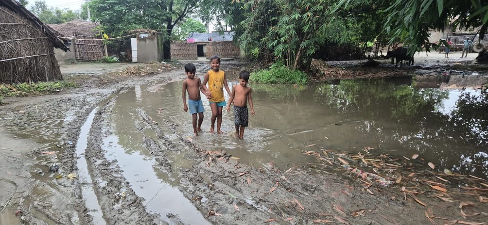 The road in Lokaipurva village is not suitable for walking