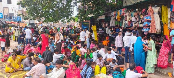 Devotees camped at various places in the city