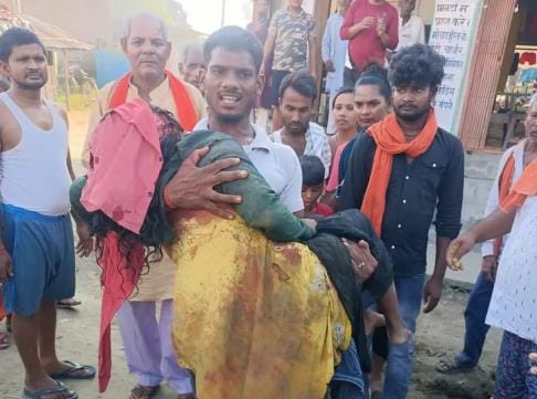 Leopard attacked and injured a girl who had gone to the fields with her friends.