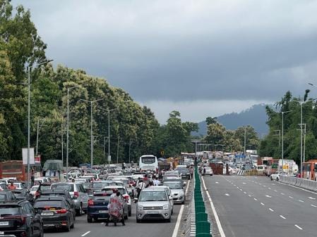 Passengers were stuck in traffic jam for four hours on Doon Highway
