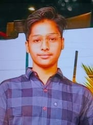 A student who went to coaching died in an accident on the highway
