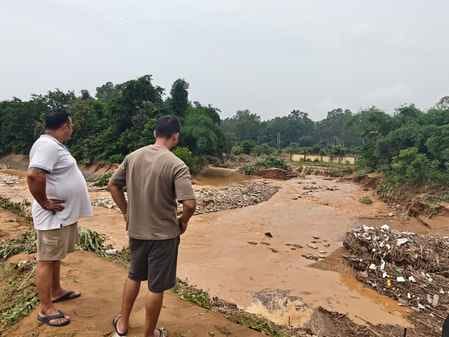 Damage to Old Samba Kathua road, 100 acres of crops destroyed in Badala