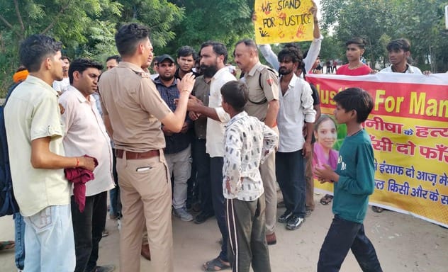 Demonstration was done in Bhattu Kalan to get justice for the daughter