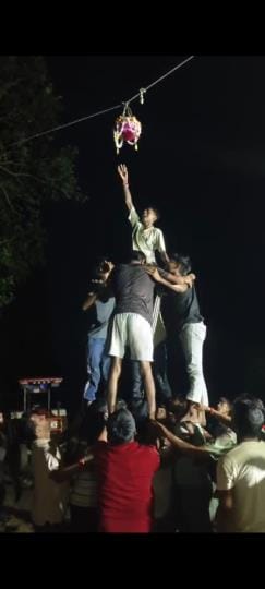 Breaking the Matki won a prize of Rs 5100