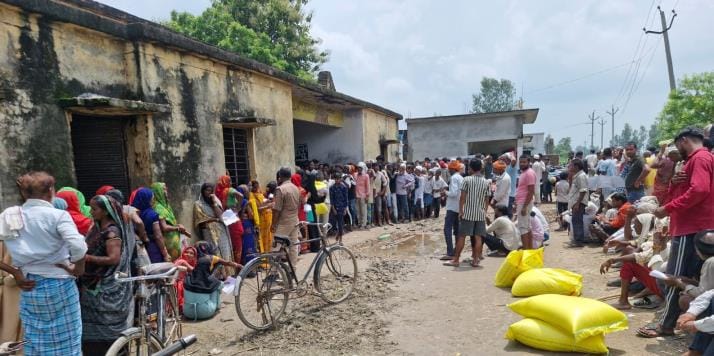Somewhere the committee is locked, somewhere the distribution of fertilizer is stopped despite