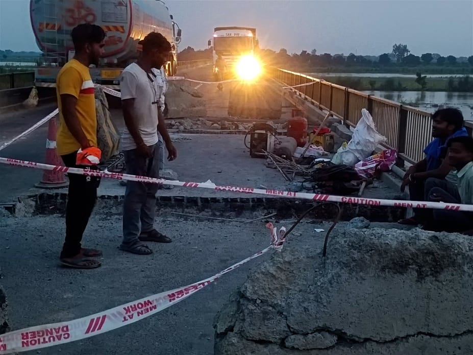 Repair work continues on Ramganga bridge, traffic affected