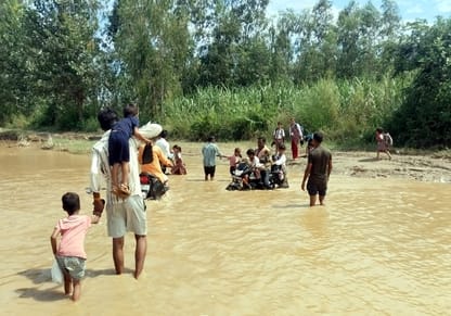 Traffic was disrupted due to rising water level of the hill