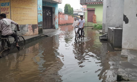 Villagers are troubled due to waterlogging on Nunabadi road