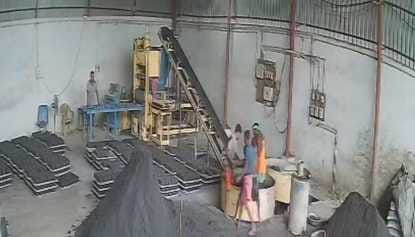 Muzaffarpur Bihar news :labour died in fly ash factory on duty family demand seal factory police investigate