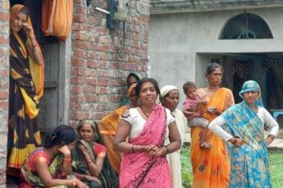 Laborer dies due to beating, protest by keeping his body in police station