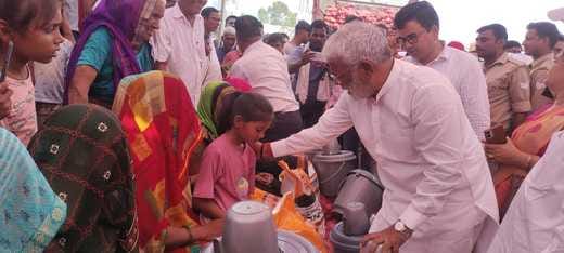 Attempt to surround minister for not getting relief material