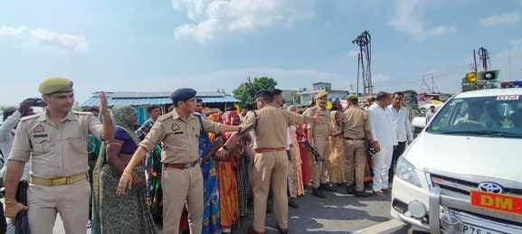 Attempt to surround minister for not getting relief material