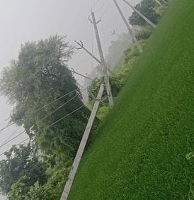 Pole fell in Tewadi's field, fear of electric shock