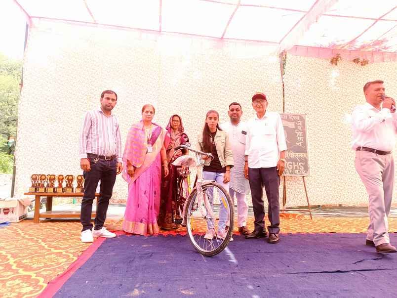 Donated bicycles to needy children