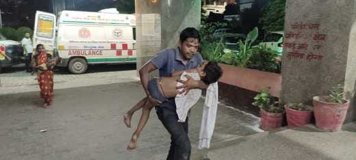 Balcony collapsed due to monkey jumping, three children injured