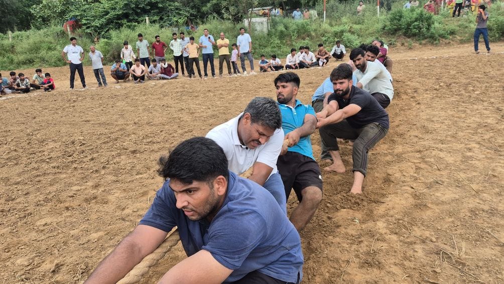 Bisoha's team won the tug of war