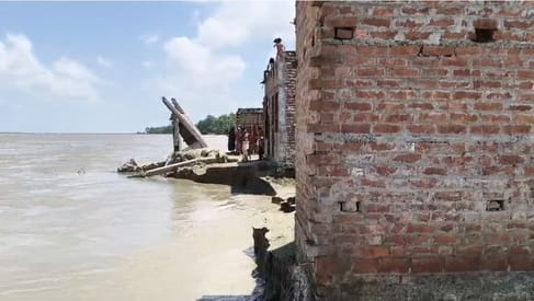 Two more houses of Grant No. 12 got submerged in Sharda