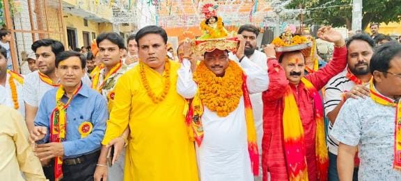 Sri Krishna Dole procession taken out with great pomp in Hasanpur