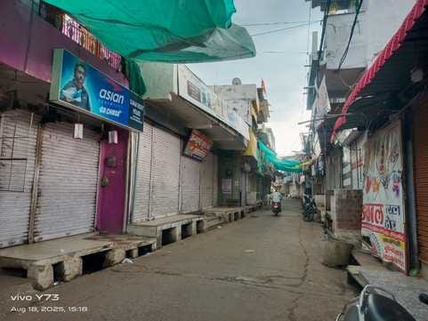 इछावर में लव-जिहाद की घटना को लेकर दूसरे दिन भी नगर बंद रहा।