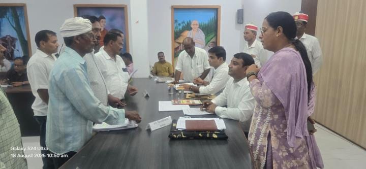 Expressed displeasure on the officers who did not reach the Samadhan Diwas