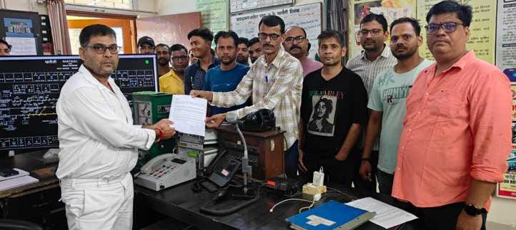 Memorandum submitted demanding stoppage of major trains