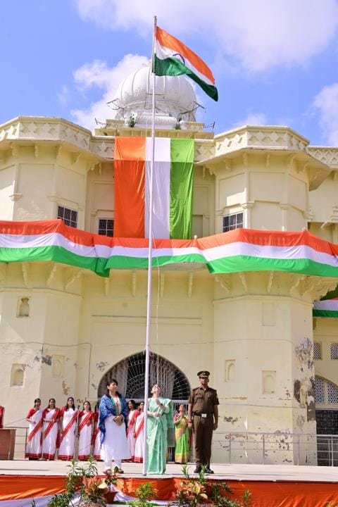 Lucknow University: Gandhi-Tagore remembered