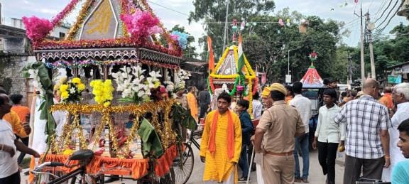 Dole procession was monitored with drone camera