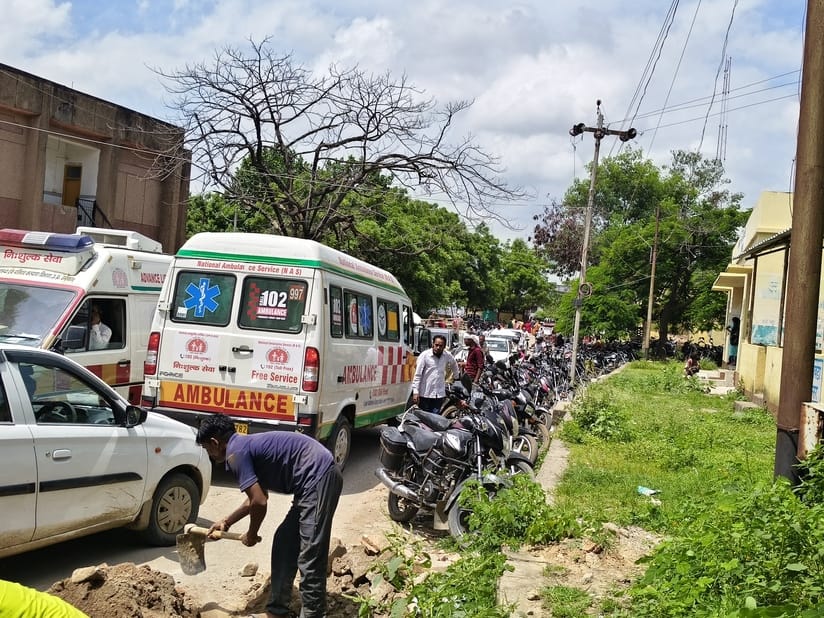 Ambulance stuck in traffic jam on Medical College Road