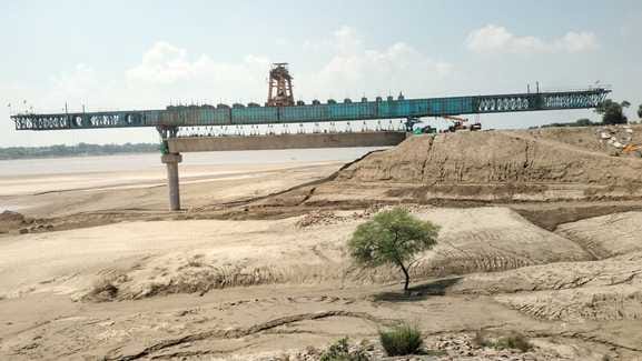 The construction of the bridge started after the water level of Yamuna decreased