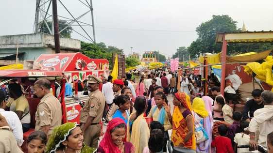 The stalls at the Dadhikando fair in Muratganj captivated everyone