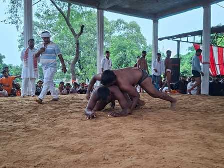Shatrughna of Mau defeated Badal of Ghazipur
