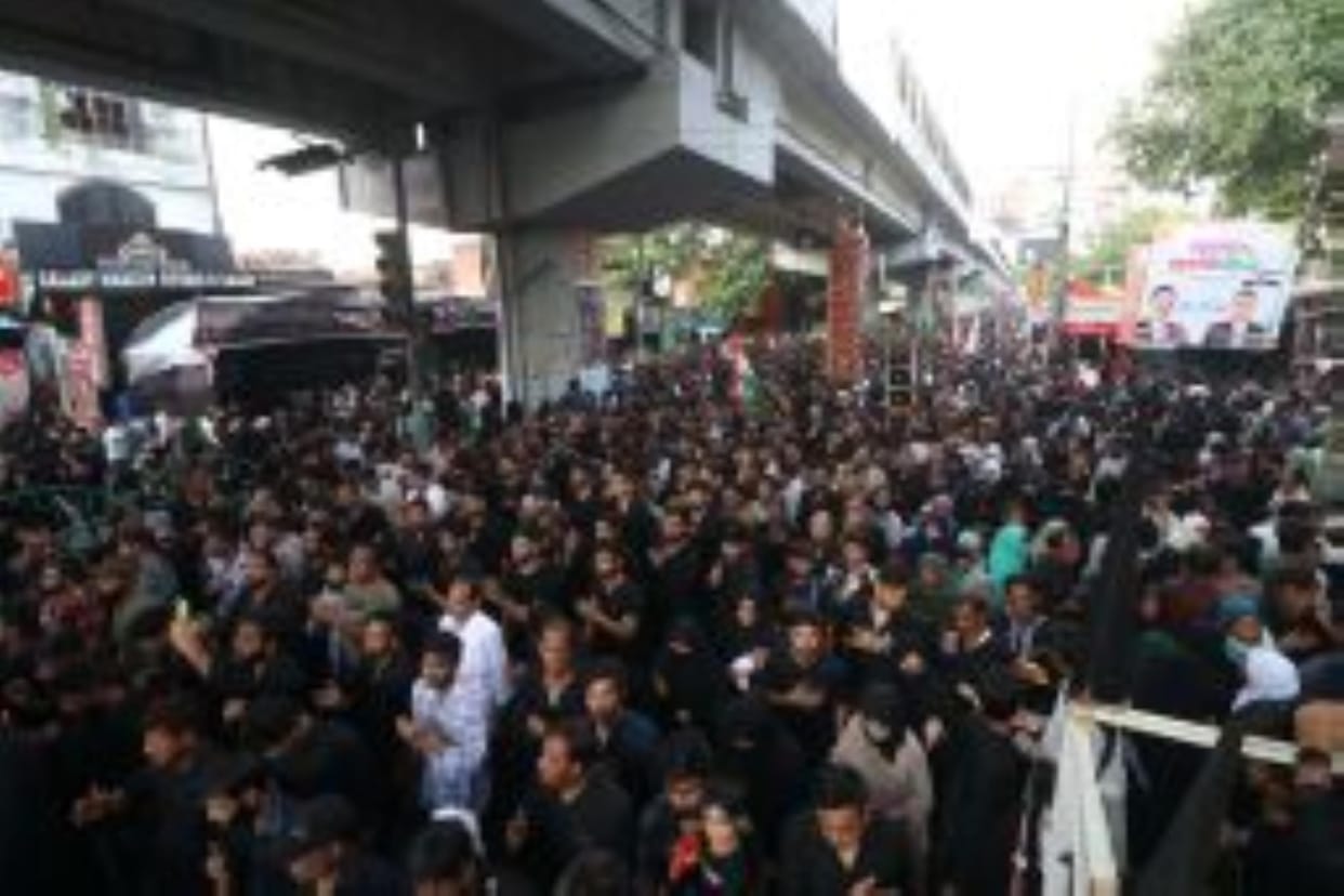 With moist eyes, the mourners paid tribute to the martyrs of Karbala