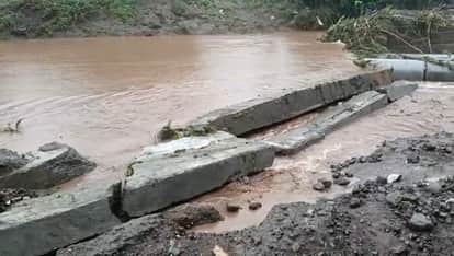 Barwani News: Culvert collapsed in rain, farmers' crops and fodder washed away