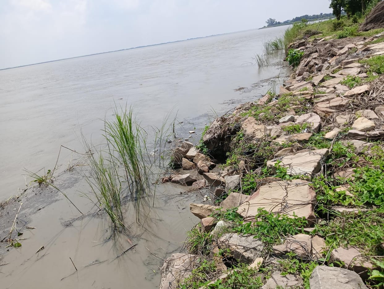 Gandak's water level decreased, erosion increased