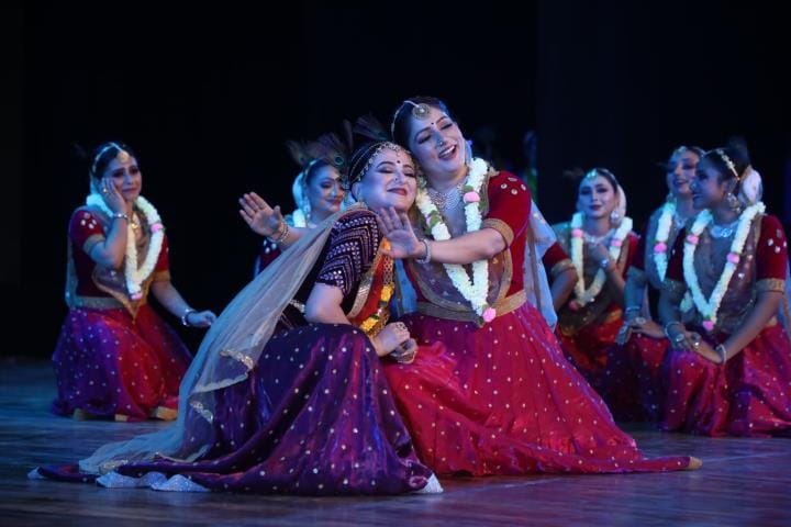 Devotees were overwhelmed seeing Kanha's leelas