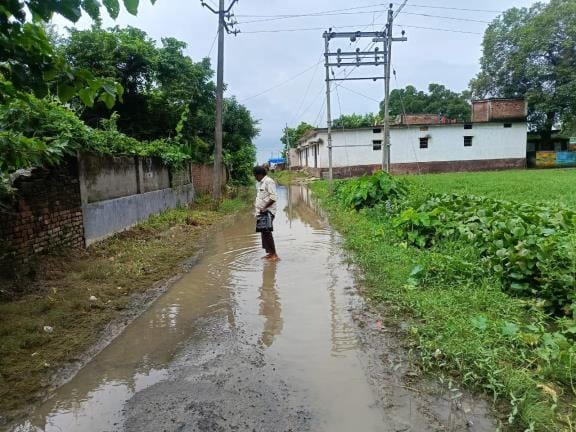 Rampurwa-Baida road turned into a drain due to rain water