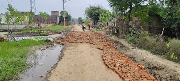 The road was repaired by laying bricks in Samsapur